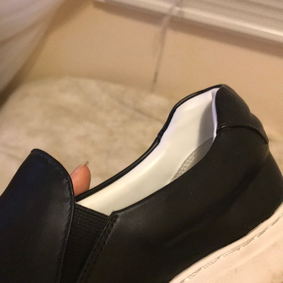 Slip on sneakers - Picture 2 of 3